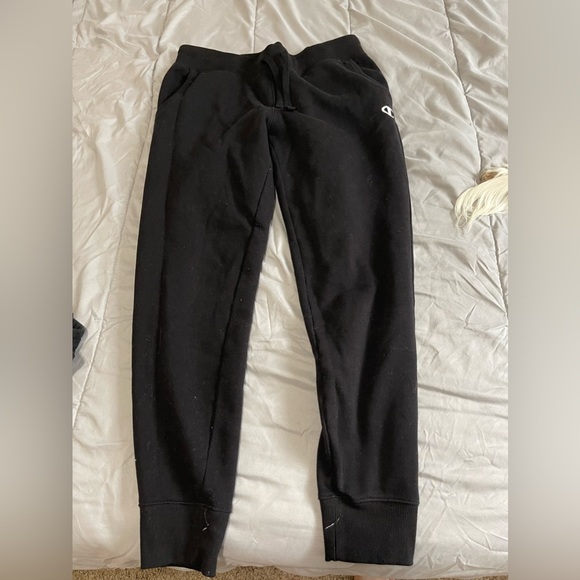 Jeans/ Aritzia/ Levi/ Champs/ Fila - Picture 5 of 7